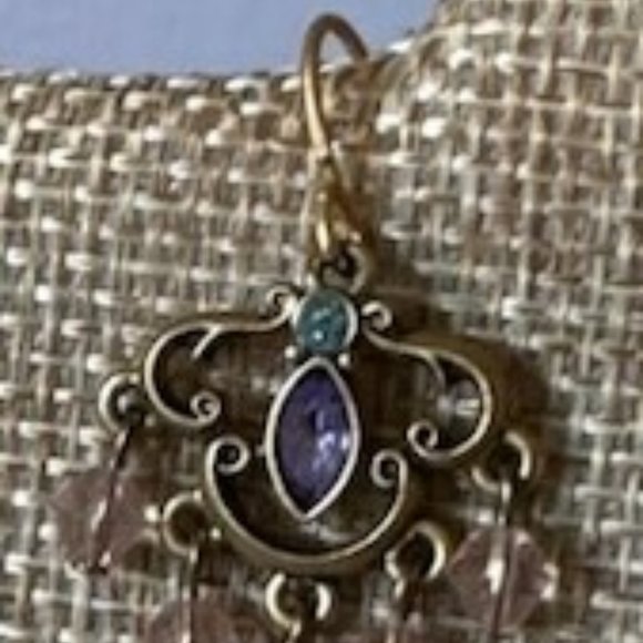 Vintage Gold-Finish Chandelier Pendant and Earrings Set - Picture 3 of 7